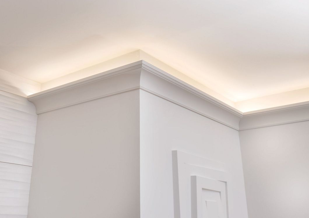 LED-Lichtdesign mit stuckähnlicher Deckenzierleiste